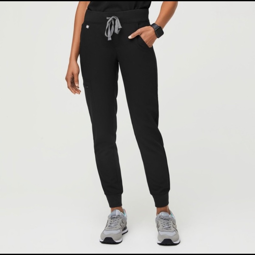 FIGS || Zamora Joggers Petite